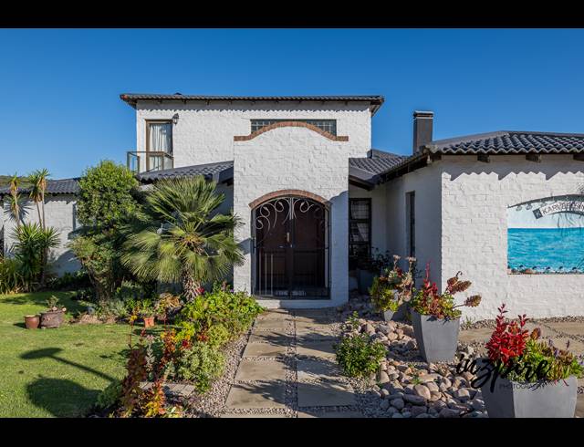 3 BEDROOM HOUSE TO LET IN DIAZ BEACH
